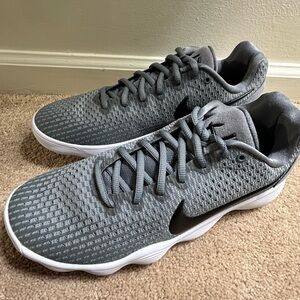 Nike Men's Gray Athletic Shoes